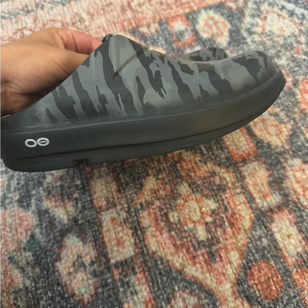 OOFOOS nursing shoes